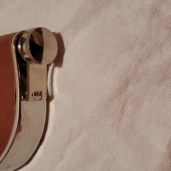 Flask - Picture 4 of 4